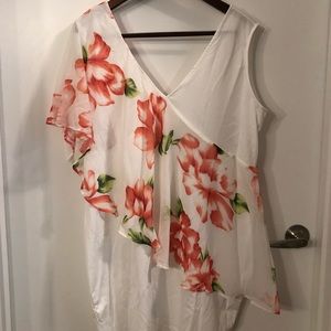 Fun white dress 👗 with flowers 💐